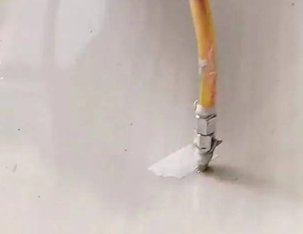 凤凰瓷砖空鼓维修公司专业解答在瓷砖铺贴过程中，如果使用的砂料过粗（如全部使用了粗砂），可能会导致以下问题